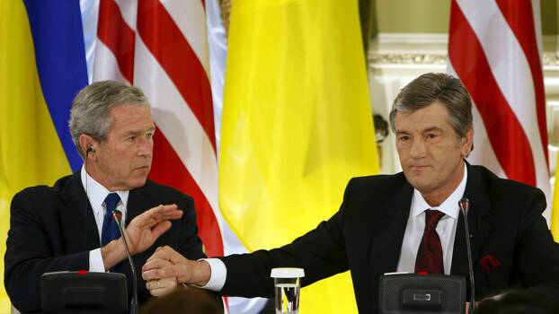 Ukraine's President Viktor Yushchenko and U.S. President George W. Bush after talks in Kiev, 01 April 2008