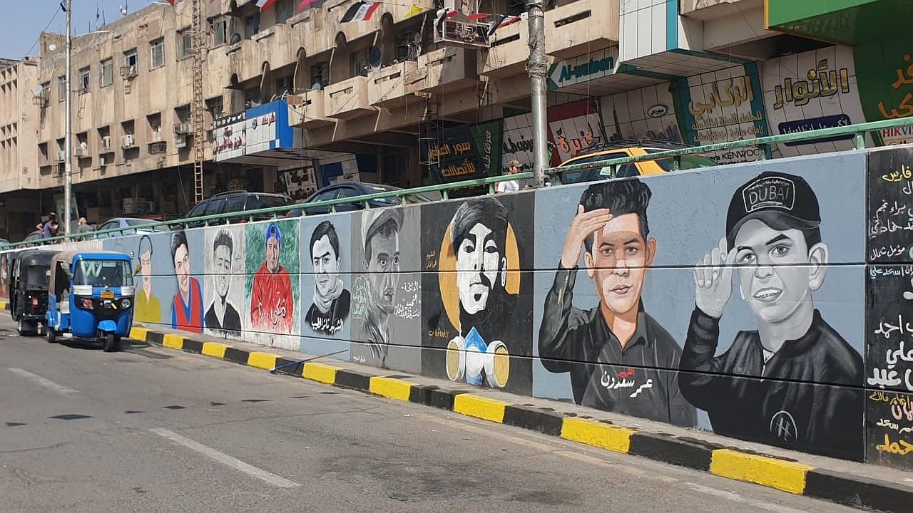 Gesichter der Märtyrer auf dem Tunnel zum Tahrir-Platz, Bagdad, 1.10.2020