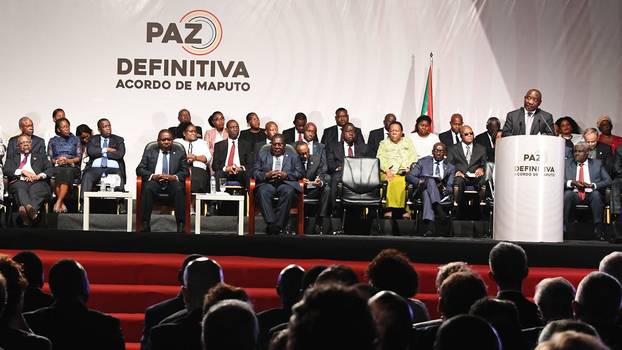 Unterzeichnung des Friedensvertrag in Maputo
