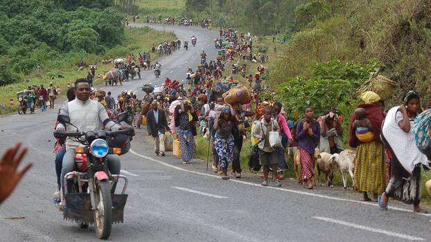 Mai 2022: Menschen fliehen vor den Kämpfen zwischen der Armee und den Rebellen der Bewegung des 23. März (M23) in der Nähe der Stadt Goma, der Hauptstadt der Provinz Nord-Kivu in der Demokratischen Republik Kongo.