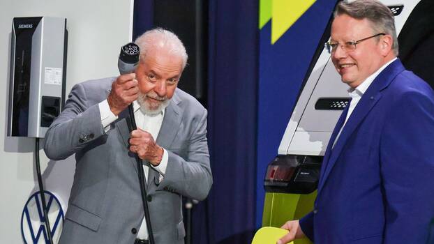 President Luiz Inácio Lula da Silva refuels an electric vehicle at the announcement of Volkswagen Brazil's new investment cycle in São Bernardo do Campo.