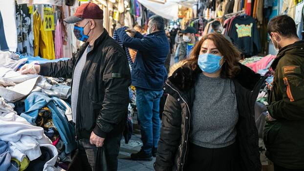 9. Dezember 2020: Alltag beim Einkaufen im Zentrum von Istanbul, Türkei