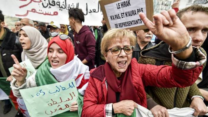 Algerien: Wahlmaskerade, Massenproteste und Polizeigewalt