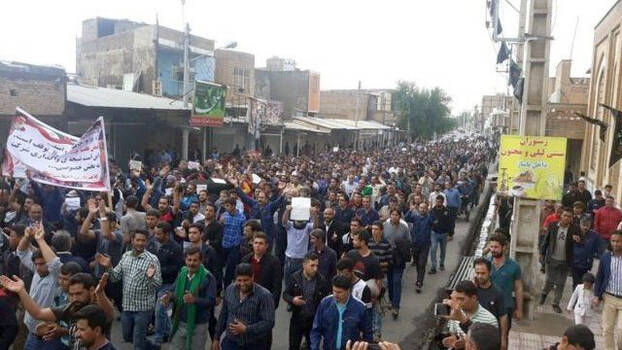 Von den großen Medien ignoriert, aber wichtiger Teil der Protestbewegung in Iran: Arbeiter*innen organisieren Protestmärsche, hier in Ahwaz/Khusistan