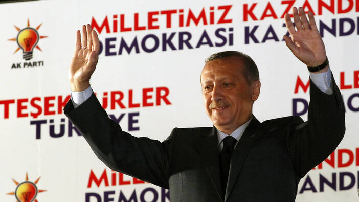 AKP gewinnt – Linksbündnis triumphiert!