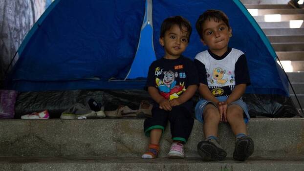 Zwei Brüder aus Pakistan leben in einem Flüchtlingslager in Bihać, Bosnien, nahe der kroatischen Grenze, 3.7.2018