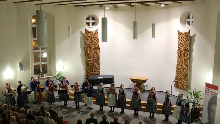 Berührender Abend mit dem Sorbischen Folkloreensemble Schleife in der Wendischen Kirche Senftenberg