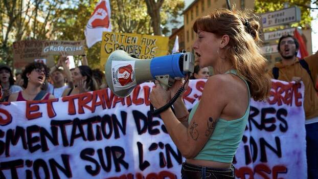 Oktober 2022: Tausende versammeln sich in Toulouse/Frankreich während eines landesweiten Streiktages, um gegen die Untätigkeit der Regierung angesichts der steigenden Inflation und Lebenshaltungskosten zu protestieren.