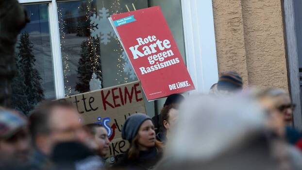 Demoteilnehmer demonstrierten gegen den Rechtsruck in Deutschland, für Vielfalt und den Erhalt der Demokratie in Witzenhausen.