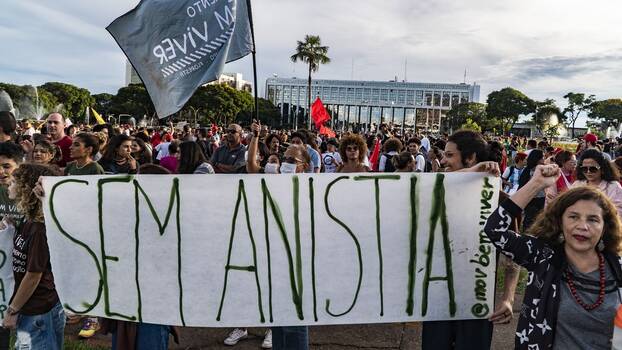 «Kein Vergeben» Demonstrant*innen in Brasília fordern, das die Verantwortlichen der rechten Randale zur Rechenschaft gezogen werden müssen.