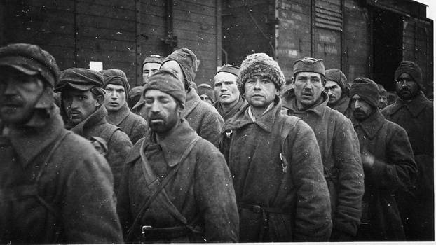 Sowjetische Kriegsgefangene aus dem Stammlager II A in Neubrandenburg bei der Ankunft und Verteilung zu den Arbeitsorten, 1941