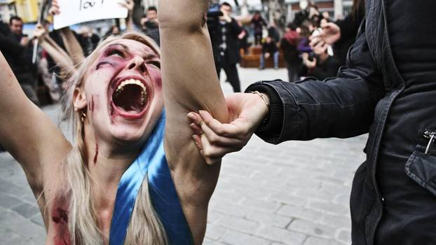 Istanbul, 8. März 2012: Femen-Aktivistinnen protestieren gegen Gewalt gegenüber Frauen am Internationalen Frauenkampftag 
