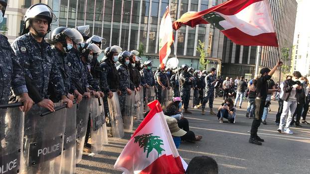 [Translate to en:] Protest in Beirut 2020 (Foto: Doha Hassan) 