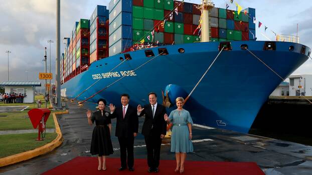 Panama-Kanal, 3. Dezember 2018: Chinas Präsident Xi Jinping und seine Frau werden von Panamas Präsident Juan Carlos Varela und seiner Frau empfangen.