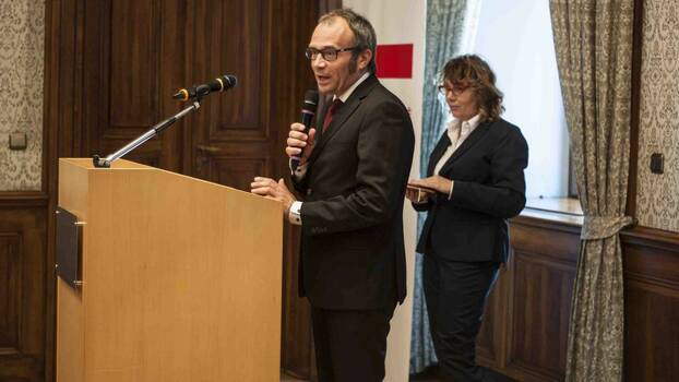 Florian Weis (Geschäftsführendes Vorstandsmitglied der Rosa-Luxemburg-Stiftung) und Joanna Gwiazdecka (Büroleiterin Prag) eröffnen das RLS-Büro in Prag im Juni 2018