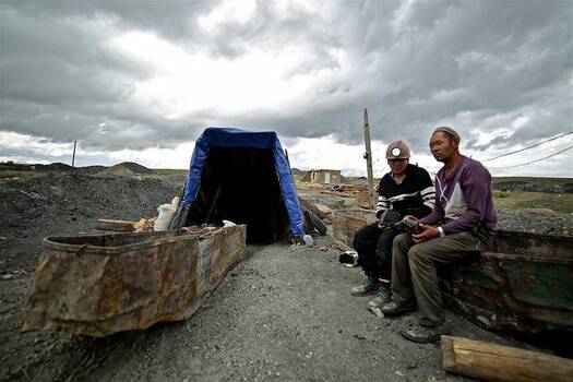 Mongolei, 2012. Mongolei, 2012. Menschen in den illegalen Kohleminen in Nalaikh.
