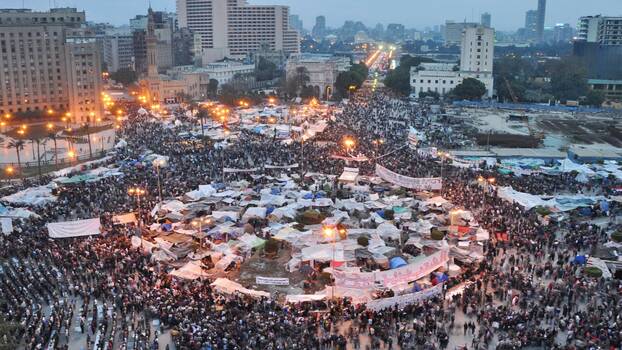 Tahrir-Platz in Kairo, Februar 2011: Über eine Miliion Menschen fordern den Rücktritt von Mubarak und seinem Regime.