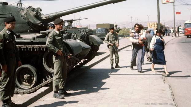 12.9.1980: Panzer an einer Straße in den Tagen nach dem Putsch in der Türkei.