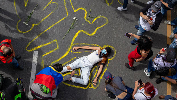 Kunstprotest in medellín kolumbien