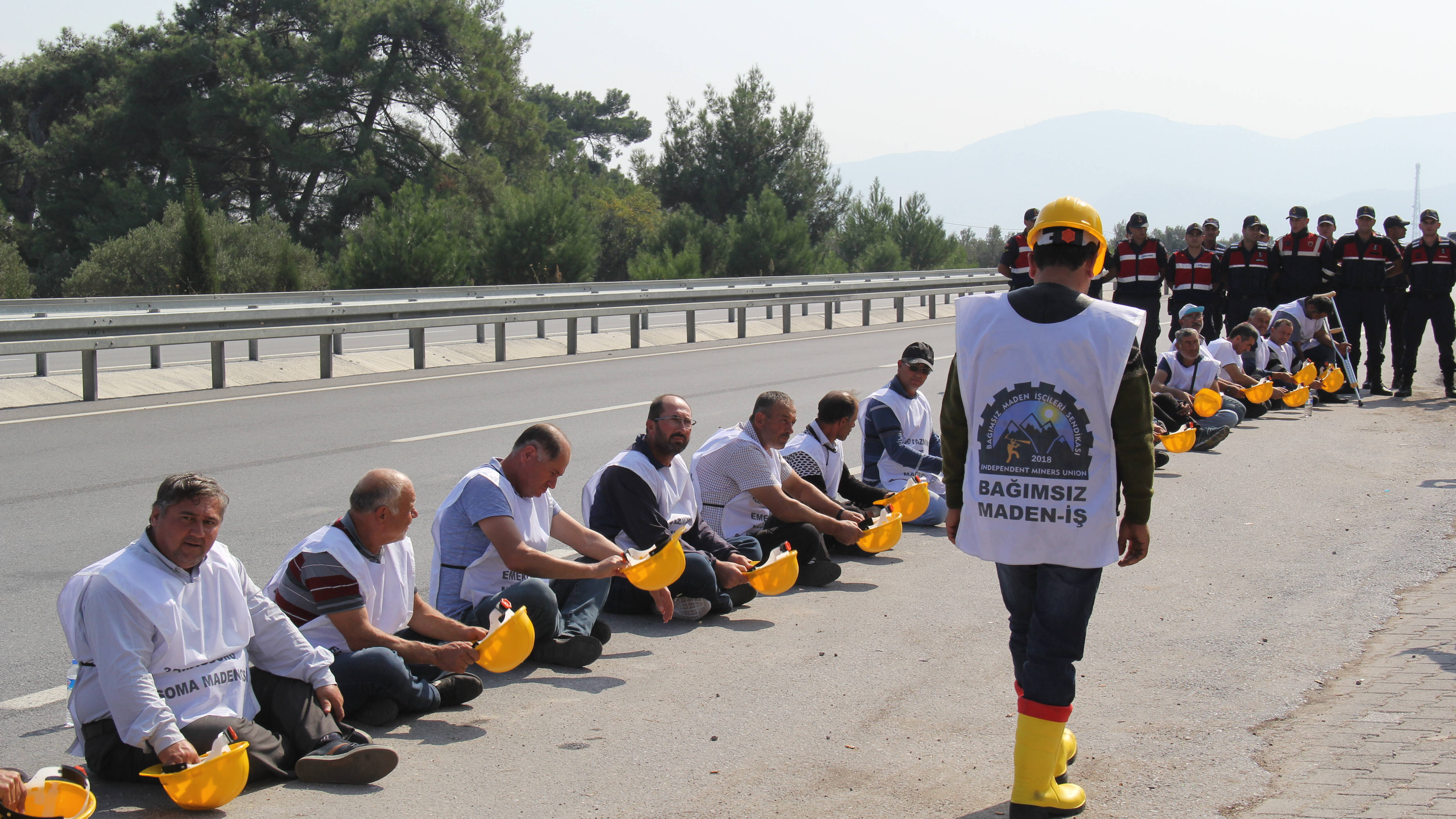 Der Protestmarsch der entlassenen Bergarbeiter nach Ankara wird von der Polizei blockiert.