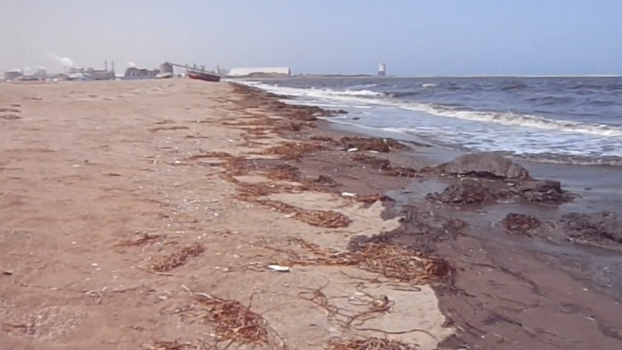 Chemieanlage verschmutzt das Meer in Gabes, Tunesien