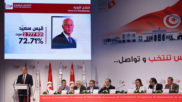 Präsident Nabil Baffoune gibt eine Pressekonferenz zur Bekanntgabe der Ergebnisse der Präsidentschaftswahlen in Tunesien am 14. Oktober 2019 in Tunis.