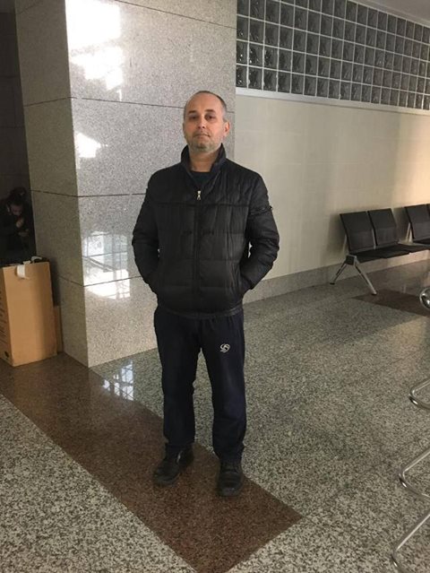 Şenol Buran, Betreiber der Kantine im Redaktionsgebäude der Cumhuriyet-Zeitung, verweigert Erdoğan Tee und wird verhaftet.