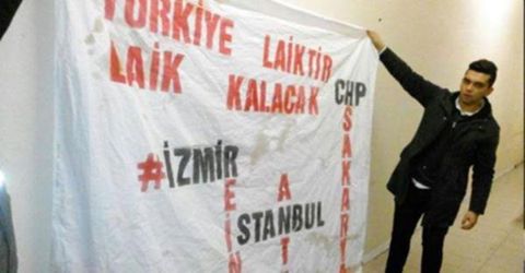 «Die Türkei ist laizistisch und wird laizistisch bleiben.» Aktion der CHP-Jugend in einem Kaufhaus in Serdivan bei Sakarya am 8. Januar.