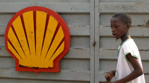 Das Shell-Logo und ein Junge