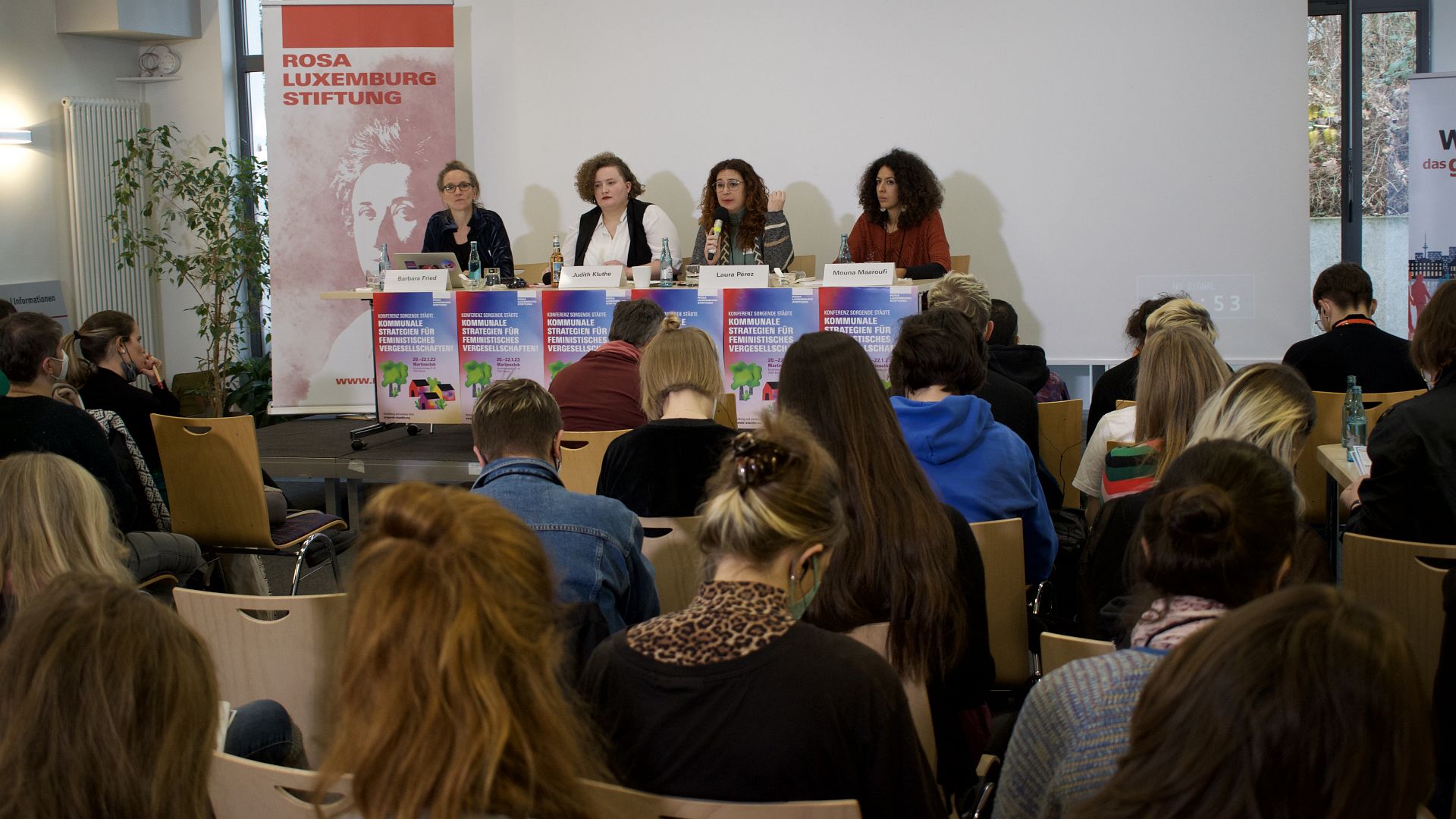 Panel auf der Konferenz «Sorgende Städte – Kommunale Strategien für feministisches Vergesellschaften» vom 20. bis 22. Januar in Bremen.