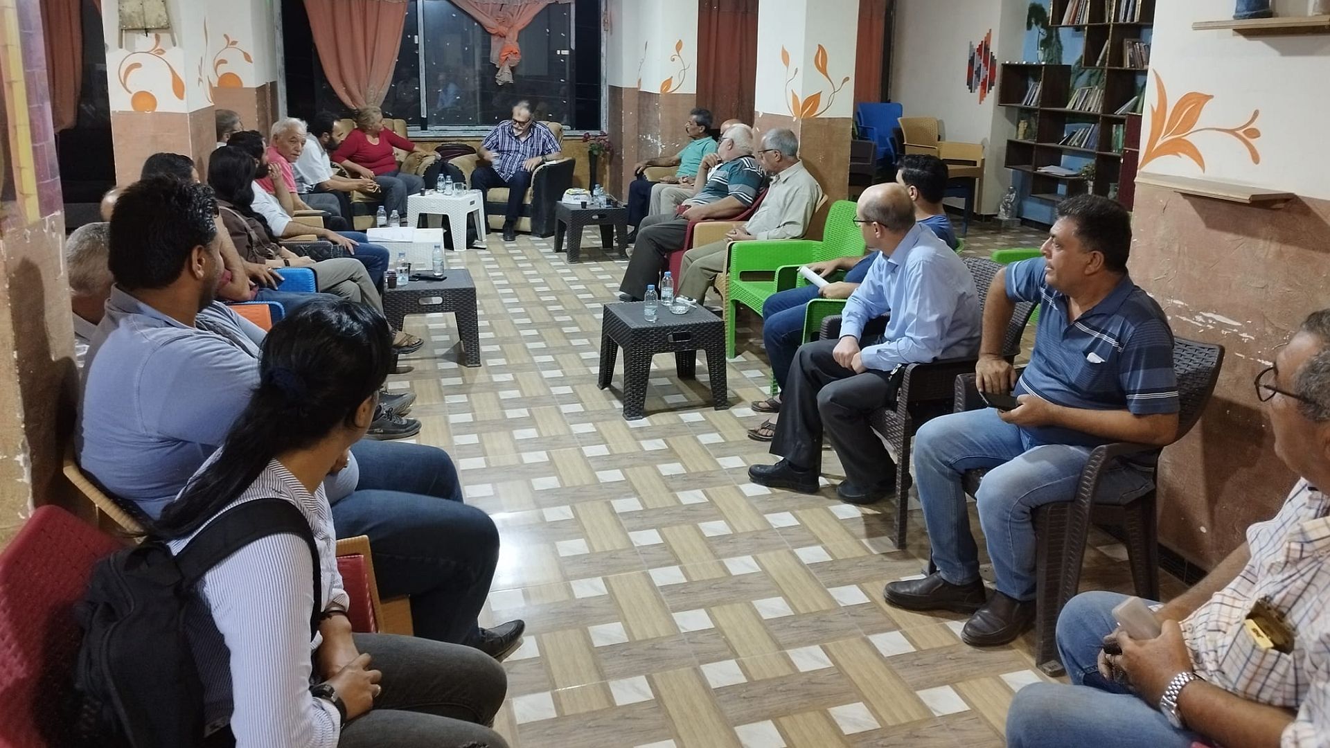 Diskussionsrunde in Raqqa im Juli 2022 über politische Lösungen und Herausforderungen in Syrien